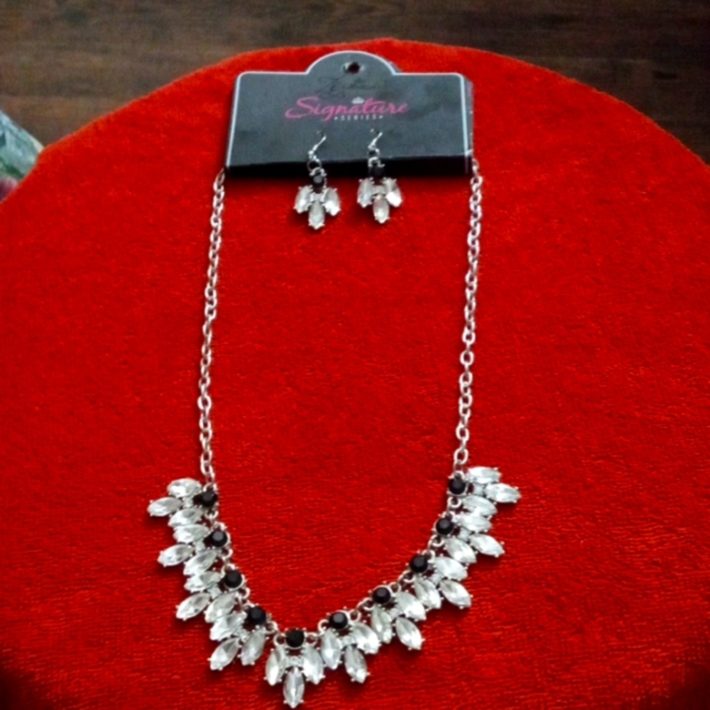 Signature series Chris jewelry set